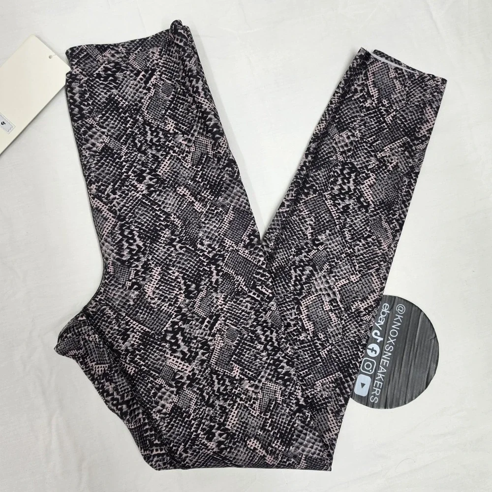 Lululemon Glow Up Tight SHR 28